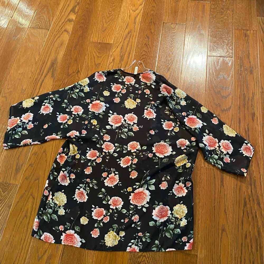 (NWOT) Pink Lily sheer kimono - Picture 4 of 5